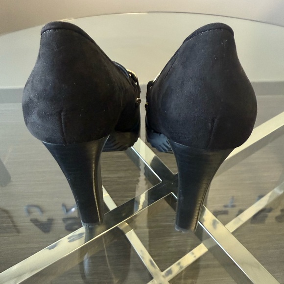 JLo Jennifer Lopez black suede platform high heels front gold chain size 6M - Picture 6 of 15